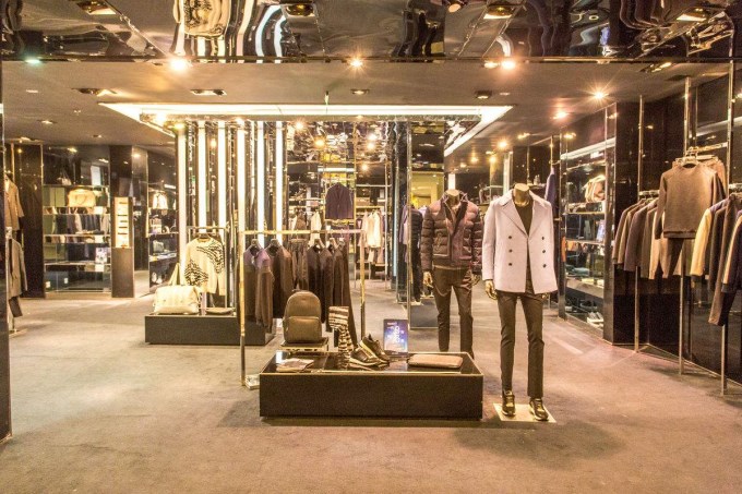 长宁服装店装修设计(图1) 长宁服装店装修设计(图1)