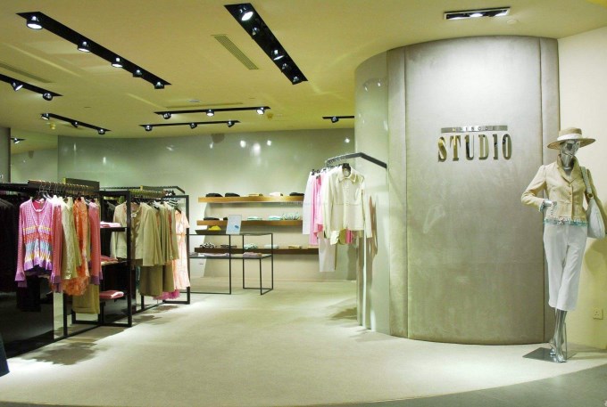 欧美风格服装店铺装修设计效果图(图3) 服装店装修设计